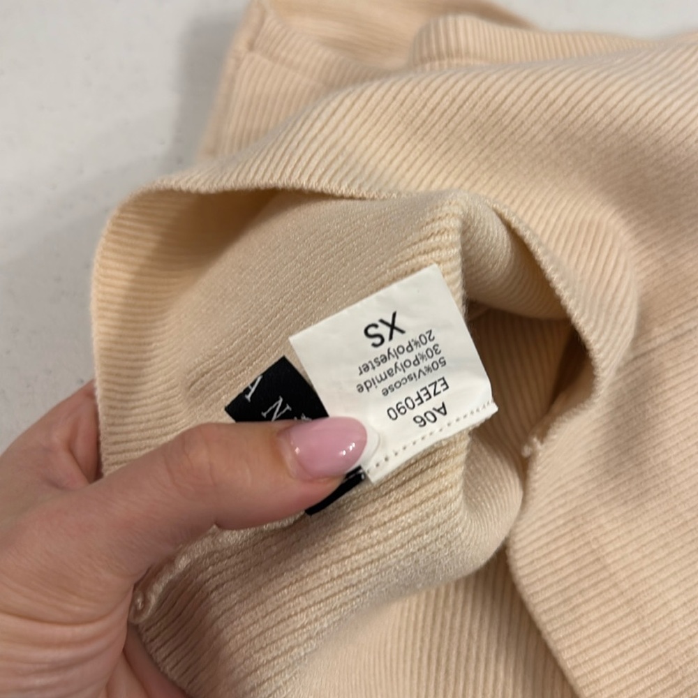 Elegant Cream Strapless Top - Picture 6 of 6